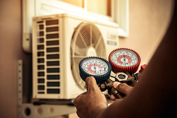 Professional Hvac technician working in Belleville, KS